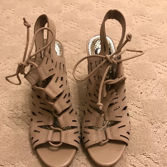 GB lace up heel - Picture 2 of 5